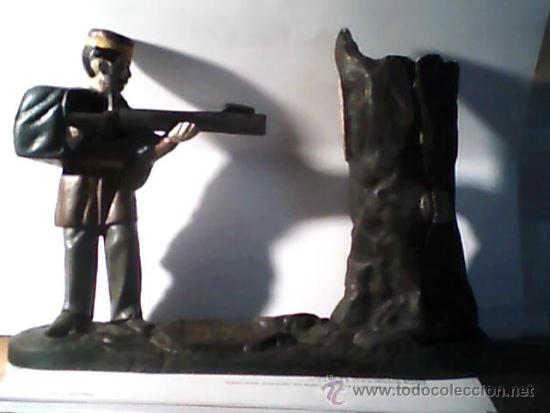 Juguetes antiguos de hojalata: HUCHA DE HIERRO ANTIGUA REPINTADA - Foto 14