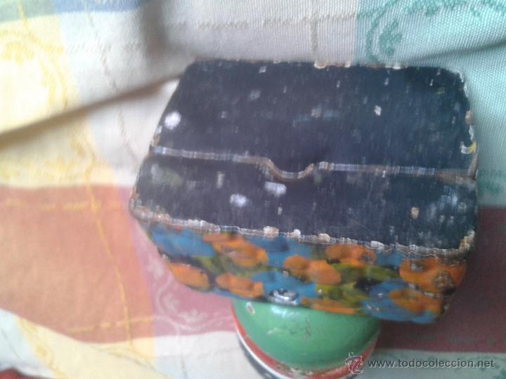 Juguetes antiguos de hojalata: Muy antigua hucha de hierro - Foto 6