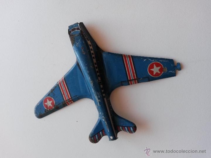 Juguetes antiguos de hojalata: Avion de hojalata de 9 x 12 cms - Foto 1