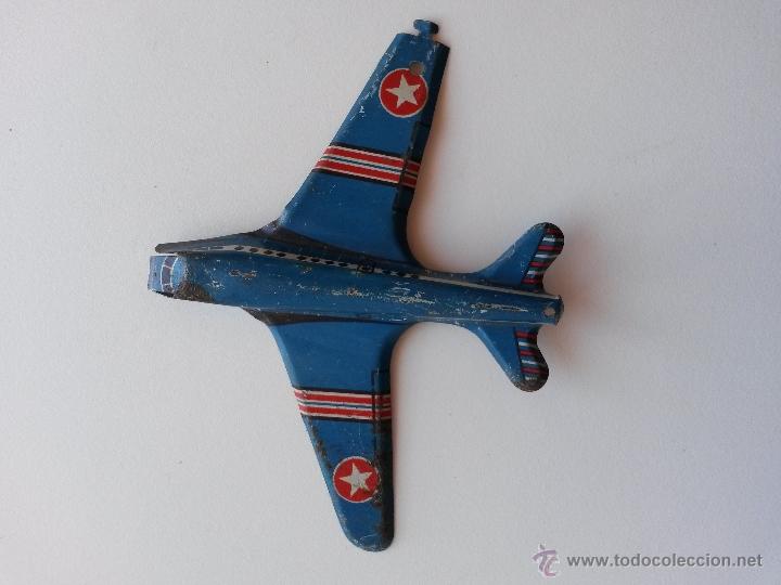 Juguetes antiguos de hojalata: Avion de hojalata de 9 x 12 cms - Foto 2
