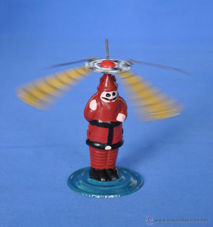 Juguetes antiguos de hojalata: Pap&aacute; Noel con autogiro. - Foto 2