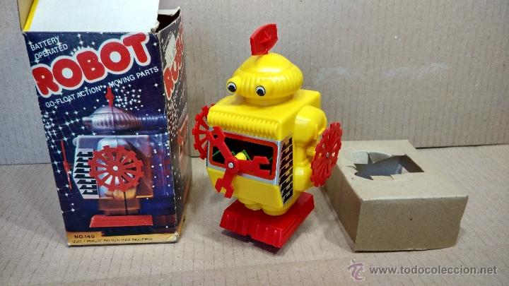 Juguetes antiguos de hojalata: A Estrenar Robot de Pl&aacute;stico Floating Action Robot Funcionando Perfectamente - Foto 2