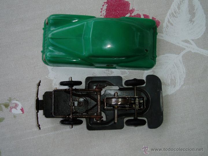 Juguetes antiguos de hojalata: Coche Mecanismo extra&ntilde;o 1950 - Foto 7