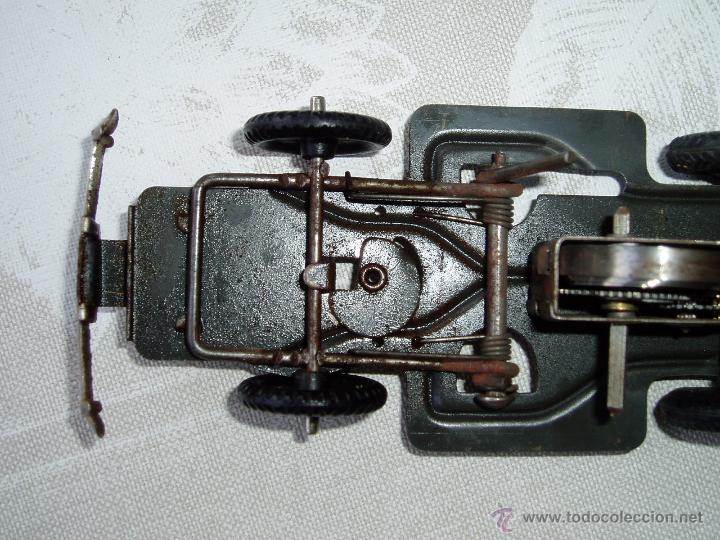 Juguetes antiguos de hojalata: Coche Mecanismo extra&ntilde;o 1950 - Foto 8