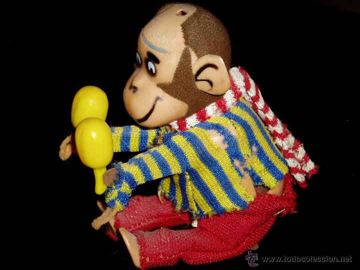 Juguetes antiguos de hojalata: Macaco con maracas aut&oacute;mata - Foto 2