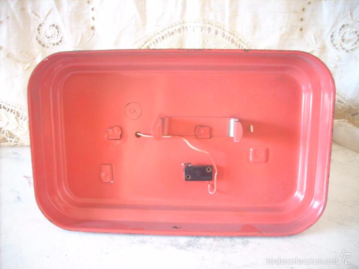 Juguetes antiguos de hojalata: M&aacute;quina de coser, marca MC - Foto 3