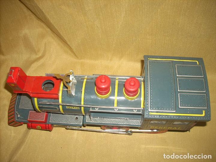 Juguetes antiguos de hojalata: Locomotora general, a pilas - Foto 2