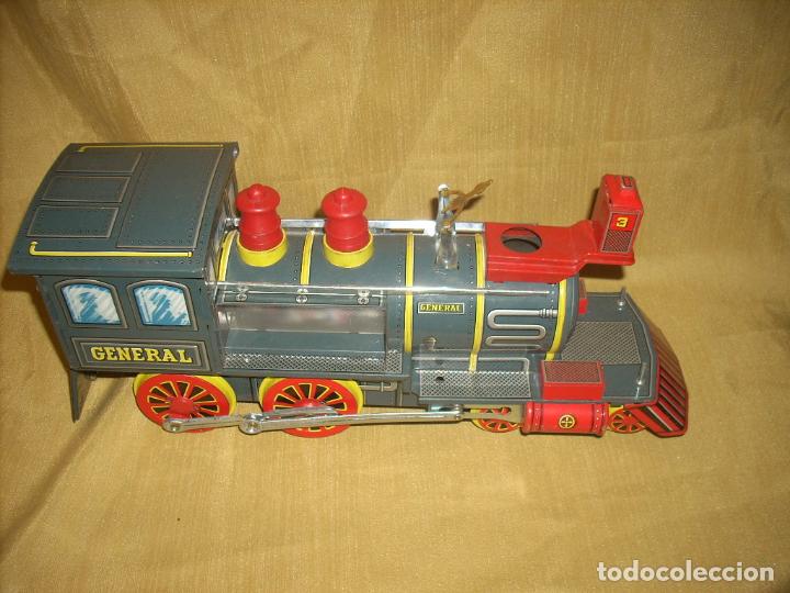 Juguetes antiguos de hojalata: Locomotora general, a pilas - Foto 3
