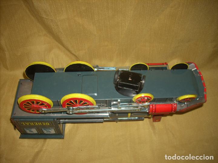 Juguetes antiguos de hojalata: Locomotora general, a pilas - Foto 5