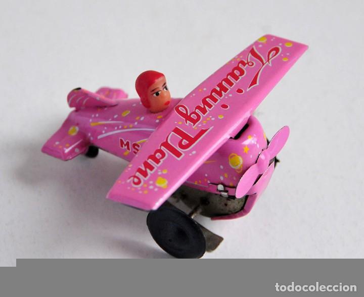 Juguetes antiguos de hojalata: avion hojalata training plane funciona a cuerda - Foto 2