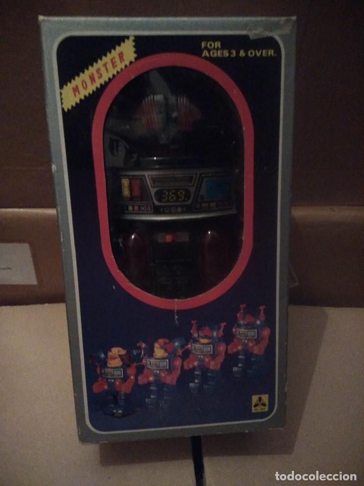 Juguetes antiguos de hojalata: Monster Robot - Foto 1