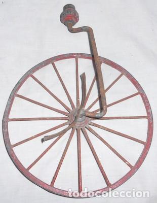 Juguetes antiguos de hojalata: RUEDA DE HIERRO DE ANTIGUO JUGUETE - Foto 1