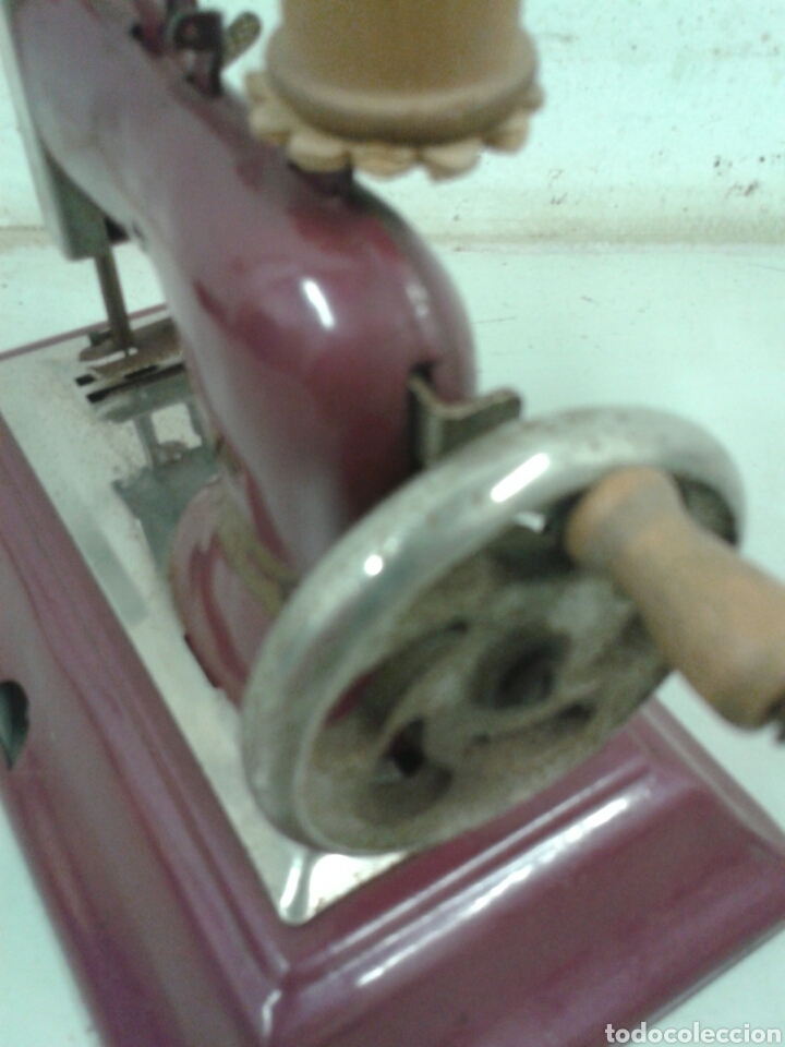 Juguetes antiguos de hojalata: M&Aacute;QUINA DE COSER CHAPA - Foto 3