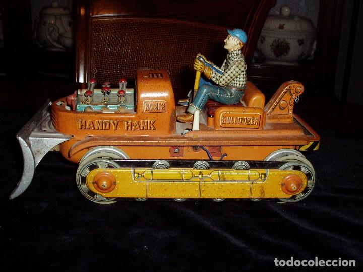 Juguetes antiguos de hojalata: Bulldozer Handy Hank - Foto 2