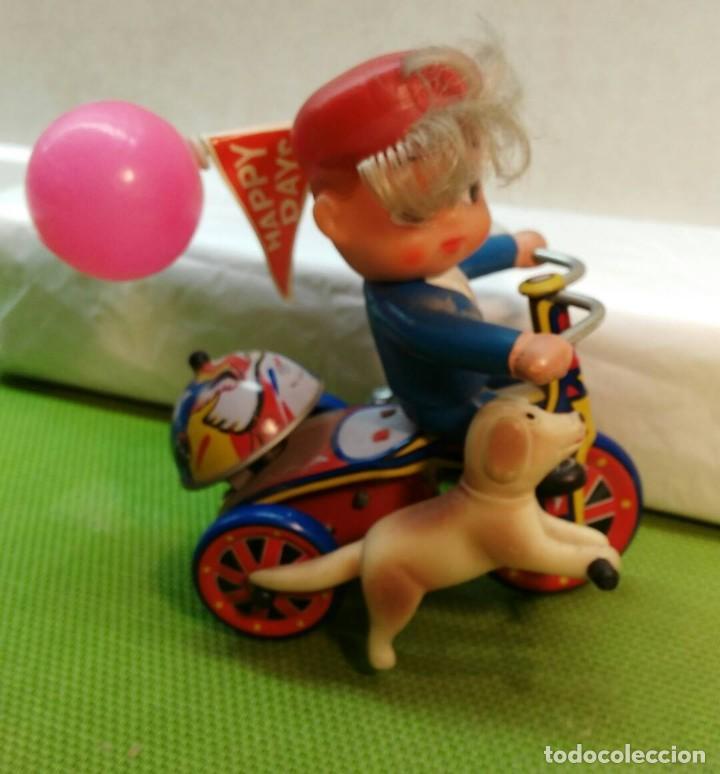 Juguetes antiguos de hojalata: Ni&ntilde;o en moto - Foto 2