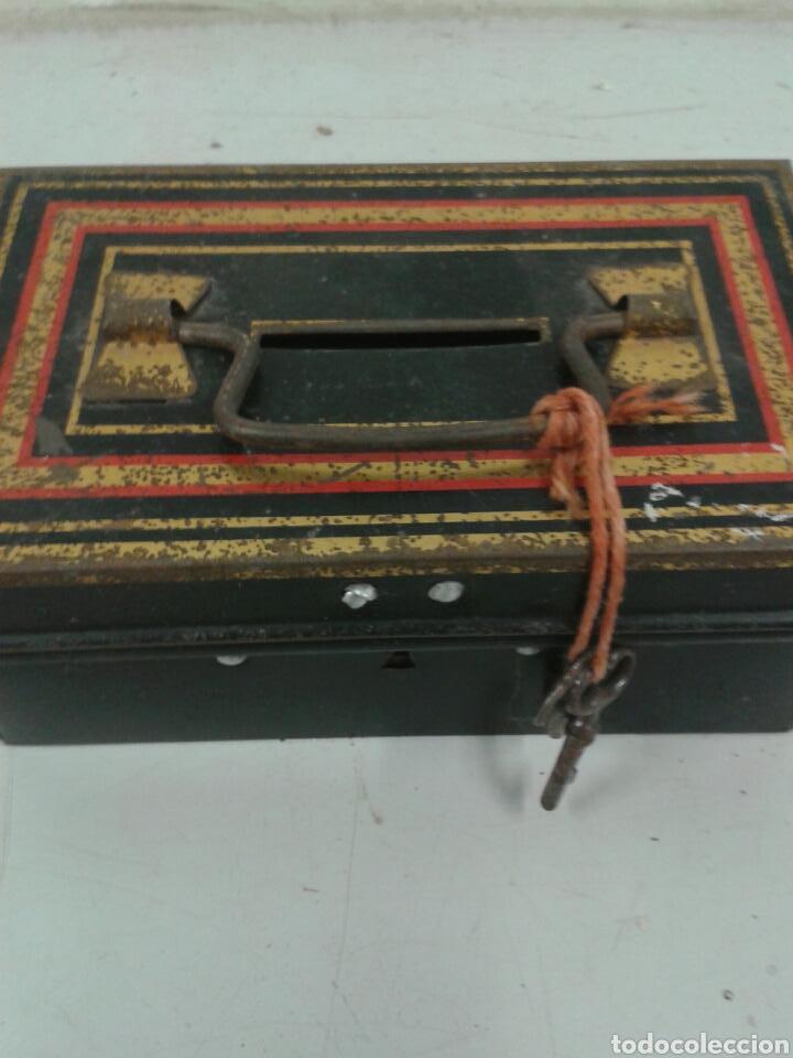 Juguetes antiguos de hojalata: HUCHA DE CHAPA MARCA PAYA - Foto 1