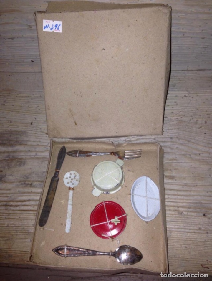 Juguetes antiguos de hojalata: Cacharritos de 1930 en caja - Foto 1