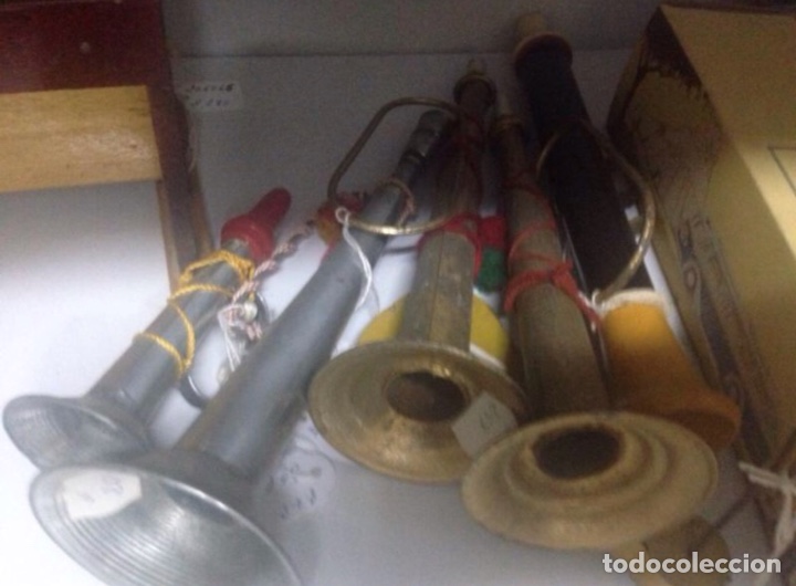 Juguetes antiguos de hojalata: Trompetas originales 1940-50 - Foto 1