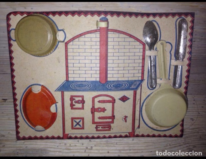 Juguetes antiguos de hojalata: Estuche de cacharritos de 1930-40 - Foto 1