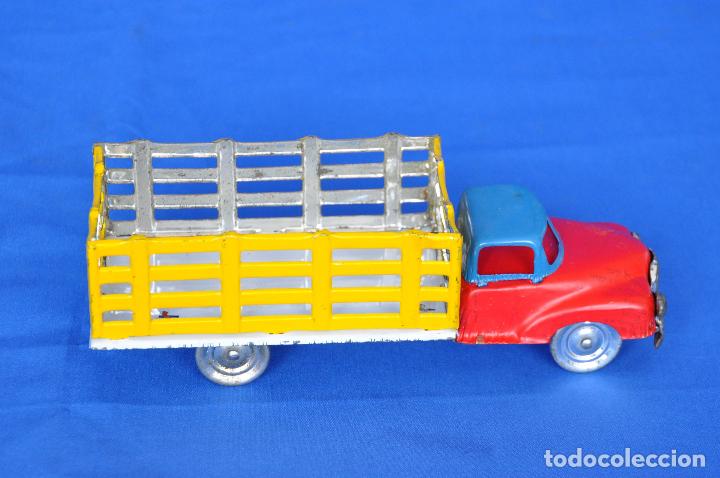Juguetes antiguos de hojalata: Camioneta de carga. - Foto 1