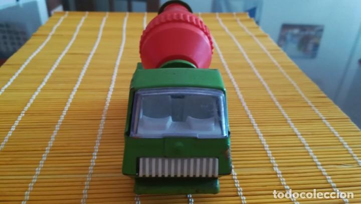 Juguetes antiguos de hojalata: Mini sanson hormigonera de Rico - Foto 3