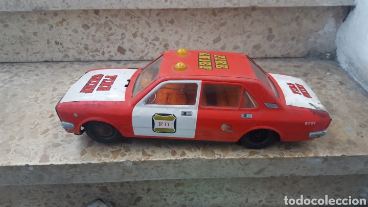Juguetes antiguos de hojalata: Lote de coches de hojalata - Foto 1