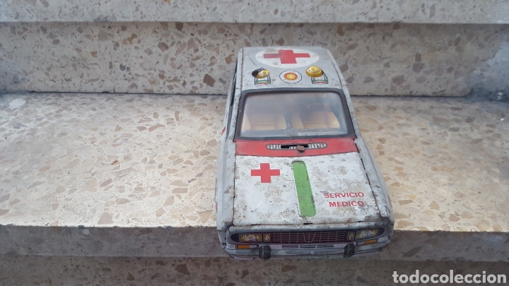 Juguetes antiguos de hojalata: Lote de coches de hojalata - Foto 5