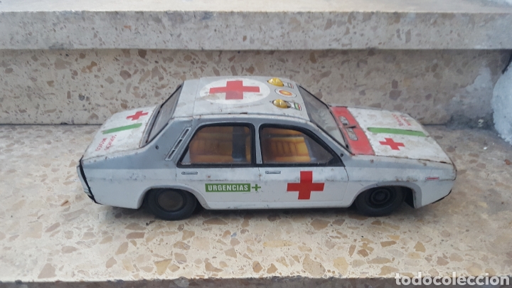 Juguetes antiguos de hojalata: Lote de coches de hojalata - Foto 6
