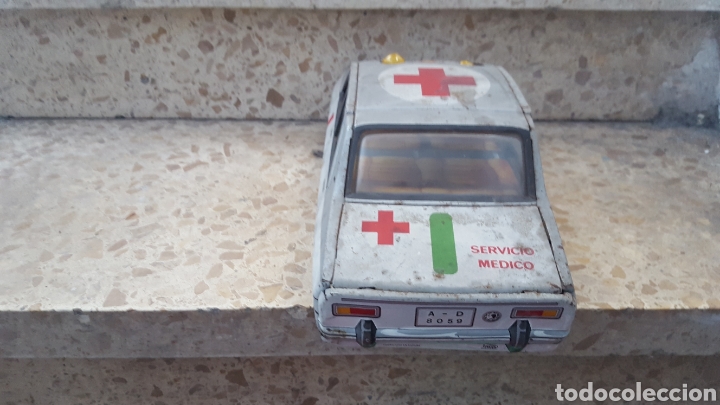 Juguetes antiguos de hojalata: Lote de coches de hojalata - Foto 7