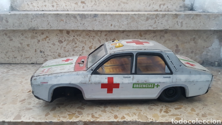 Juguetes antiguos de hojalata: Lote de coches de hojalata - Foto 8