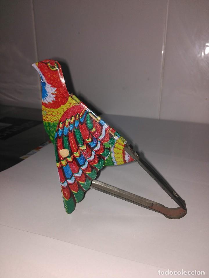 Juguetes antiguos de hojalata: P&aacute;jaro de hojalata - Foto 2