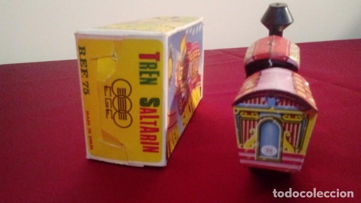 Juguetes antiguos de hojalata: Tren saltar&iacute;n - Foto 3