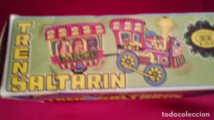 Juguetes antiguos de hojalata: Tren saltar&iacute;n - Foto 4