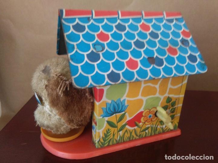 Juguetes antiguos de hojalata: CUKY Perro caseta hojalata - Foto 2
