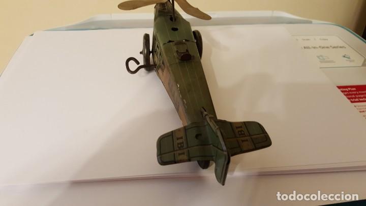 Juguetes antiguos de hojalata: Autogiro antiguo a cuerda - Foto 4