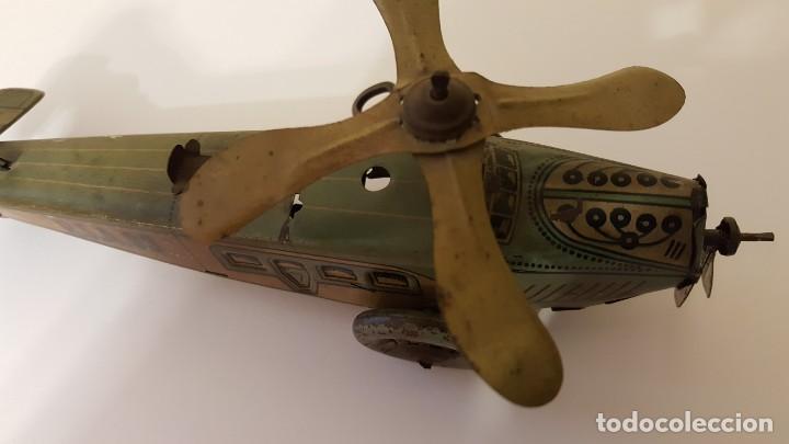 Juguetes antiguos de hojalata: Autogiro antiguo a cuerda - Foto 8