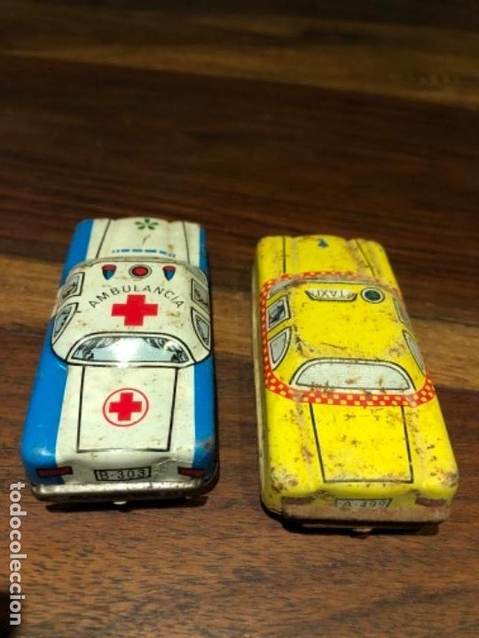 Juguetes antiguos de hojalata: Dos coches de hojalata - Foto 1