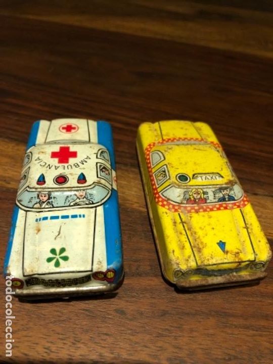Juguetes antiguos de hojalata: Dos coches de hojalata - Foto 2