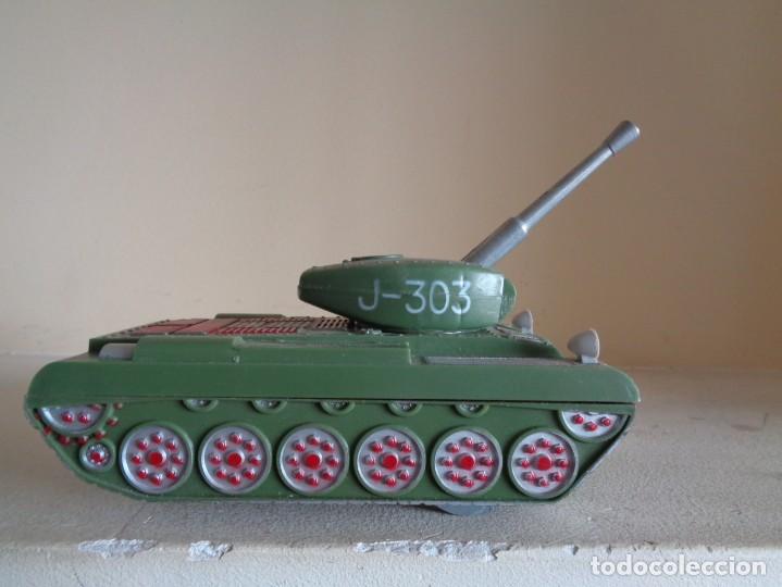 Juguetes antiguos de hojalata: TANQUE DE LA CASA COMANDO - Foto 2