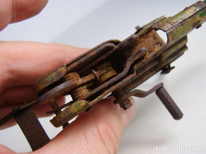 Juguetes antiguos de hojalata: Ametralladora Mg 42. 1940 - Foto 3