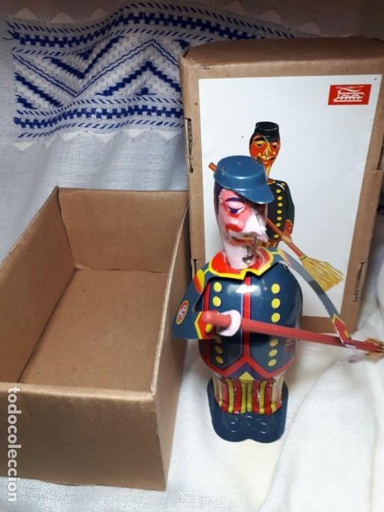 Juguetes antiguos de hojalata: Figura de barrendero Payá - Foto 1 - 195266818