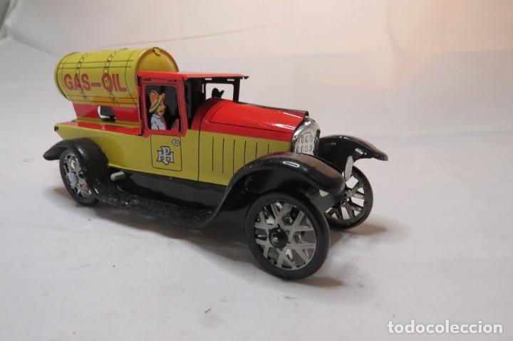 Juguetes antiguos de hojalata: Camion combustible - Foto 1
