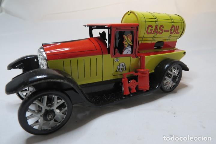 Juguetes antiguos de hojalata: Camion combustible - Foto 2