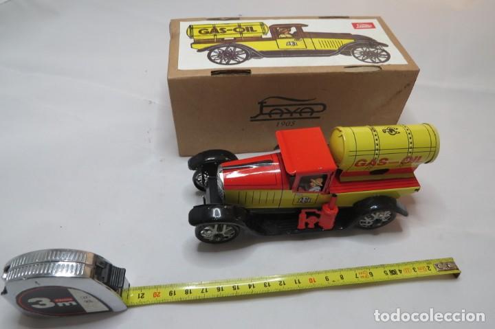Juguetes antiguos de hojalata: Camion combustible - Foto 4