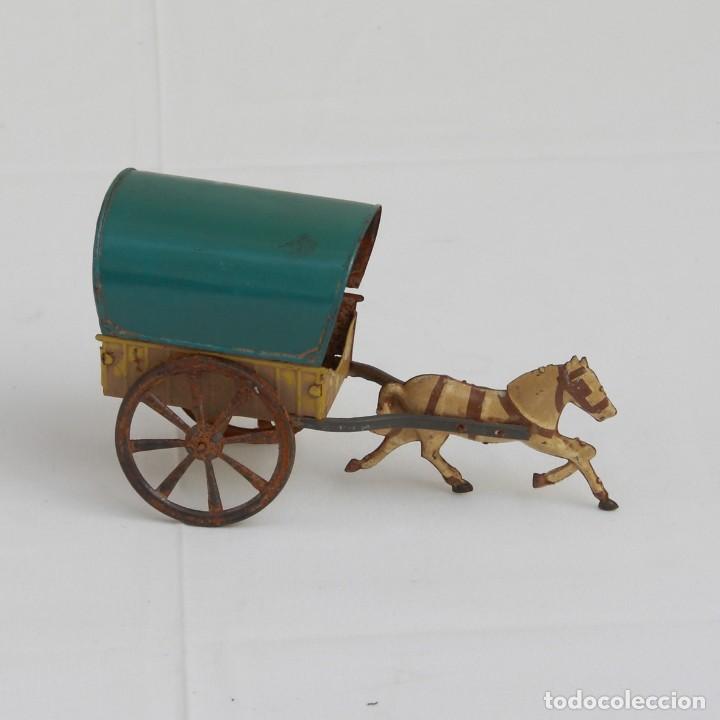 Juguetes antiguos de hojalata: Carruaje con caballo Rico. - Foto 1