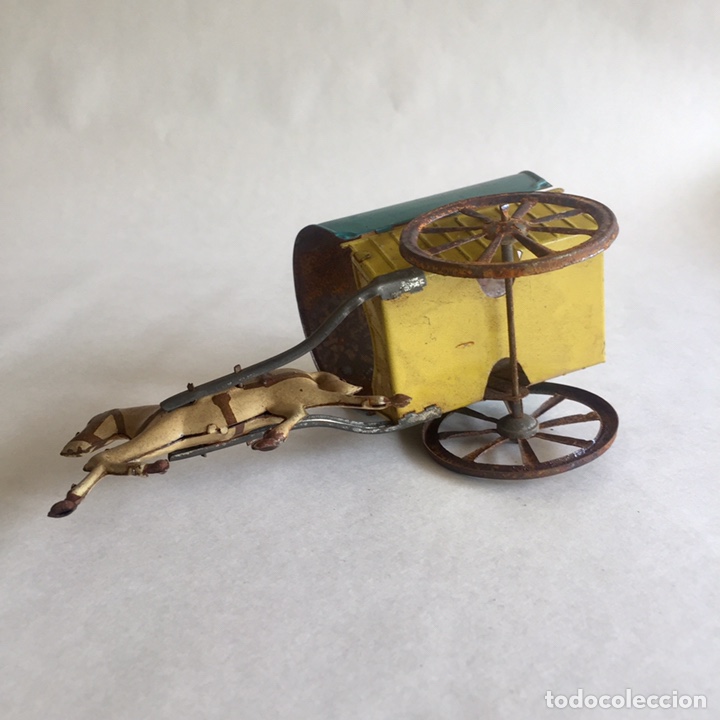 Juguetes antiguos de hojalata: Carruaje con caballo Rico. - Foto 4