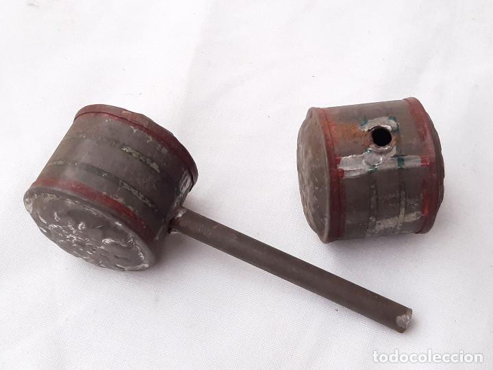 Juguetes antiguos de hojalata: Sonajero en hojalata. - Foto 2