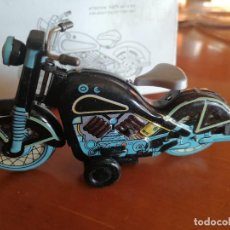 Brinquedos antigos de folha-de-Flandres: MOTO A CUERDA DE HOJALATA * NEGRA TIPO HARLEY DAVIDSON * NUEVO EN CAJA Y LLAVE. Lote 215801092
