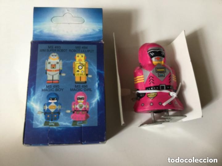 Juguetes antiguos de hojalata: Robot- mini a cuerda - Foto 1