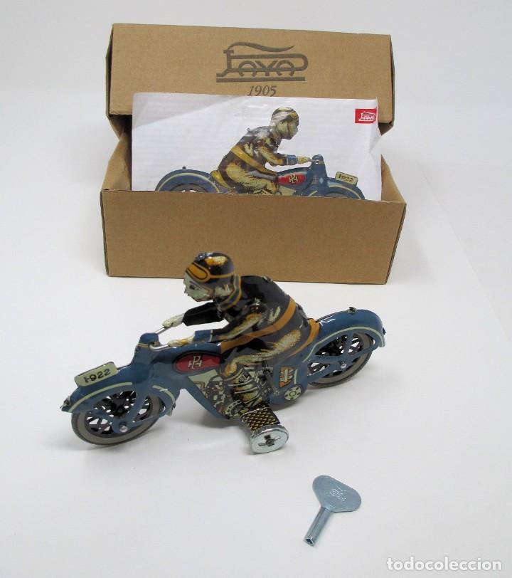 Juguetes antiguos de hojalata: Moto de 1905 de Pay&aacute;. - Foto 3